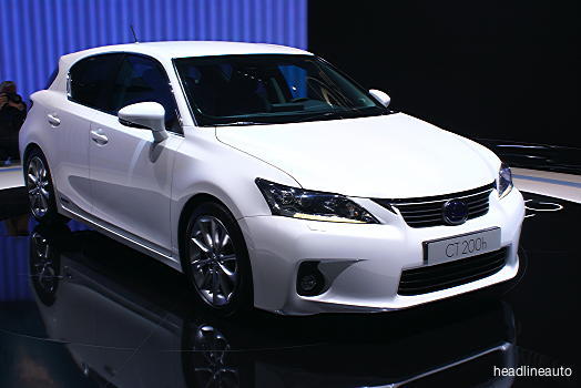2010Geneva-Lexus_CT200h-524