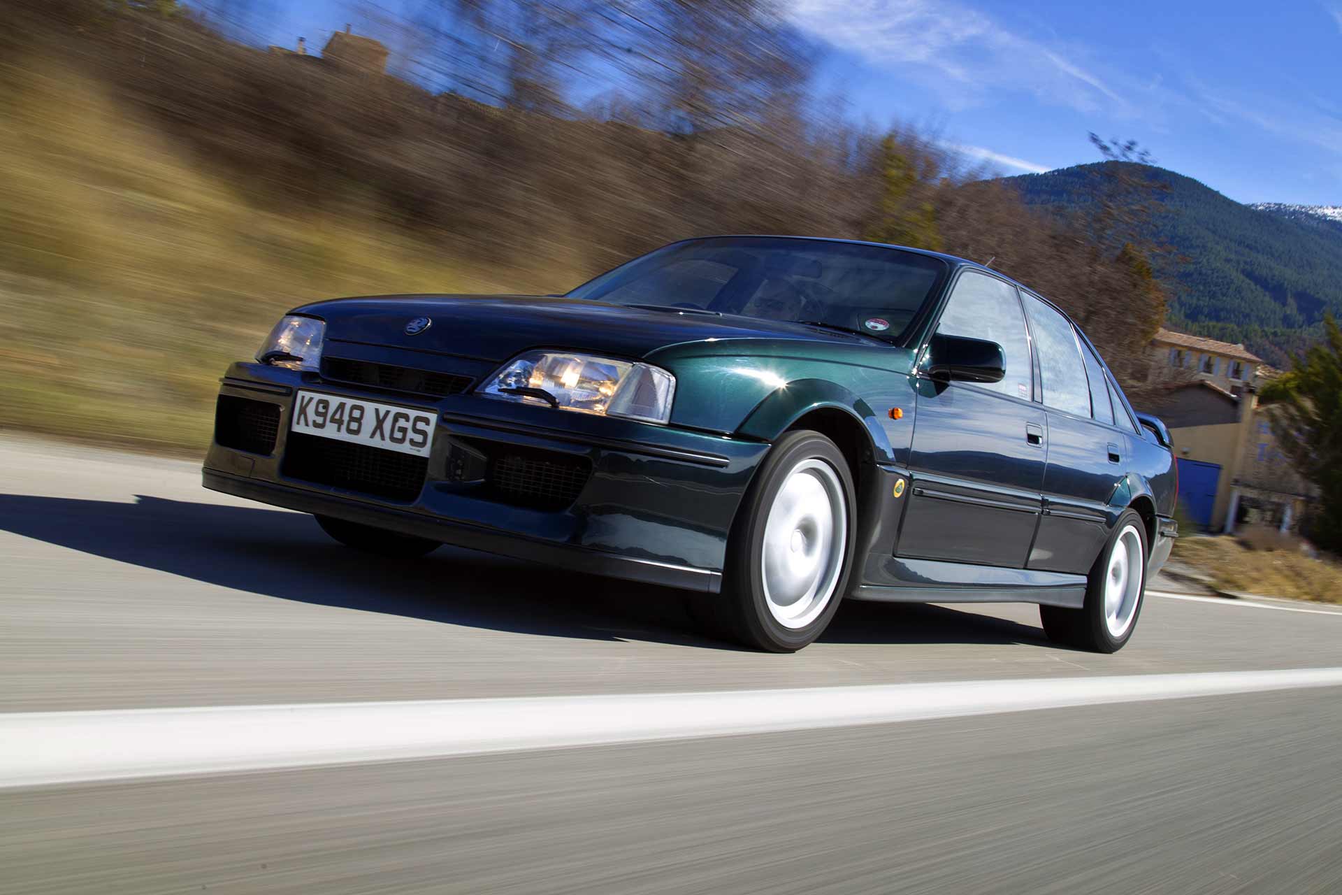 Lotus Carlton Action
